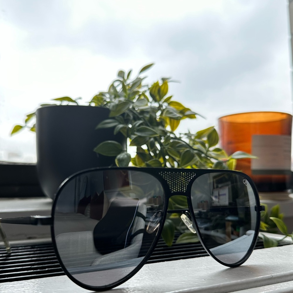Quay x Kylie Iconic Aviator Black Sunglasses/ EXCELLENT CONDITION